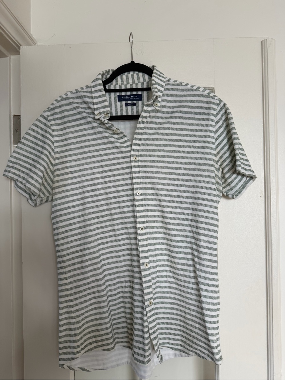 Zara Men's Short-Sleeve Button-Down Shirt in White and Light Green Stripes